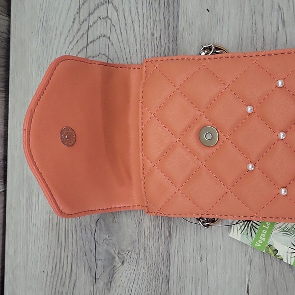 Badgley Mischka Coral Quilted Crossbody Phone Card Holder Pearl Accented NEW‎ - Picture 7 of 12